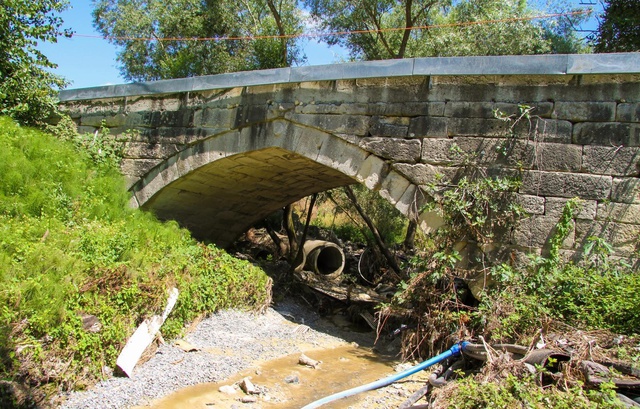 500 yıllık köprünün üzeine beton atmışlar