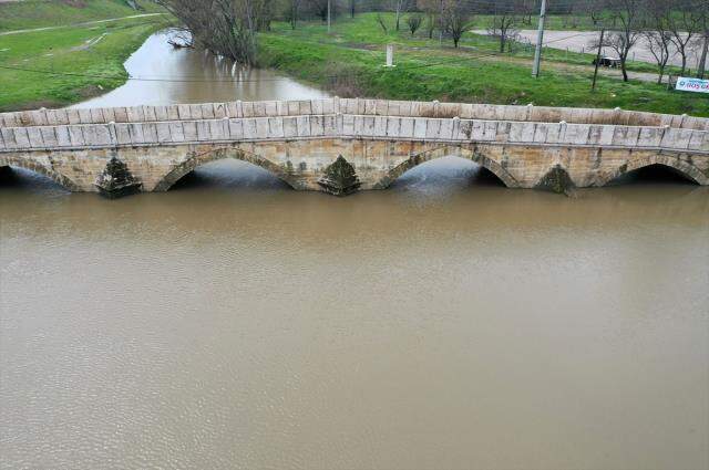 Edirne'de sağanağın ardından debisi yükselen Tunca Nehri için 'sarı alarm' verildi