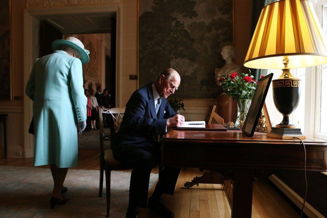 Fotoğraflarla Kraliçe İkinci Elizabeth'in eşi Prens Philip'in hayatı