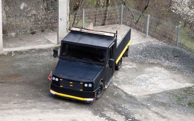 Trabzonlu genç, hurda otomobil parçalarıyla saatte 100 kilometre gidebilen kamyonet yaptı Trabzonlu genç, hurda otomobil parçalarıyla saatte 100 kilometre gidebilen kamyonet yaptı
