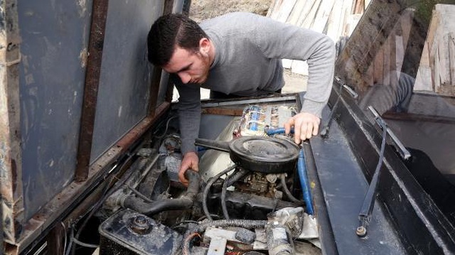 Trabzonlu genç, hurda otomobil parçalarıyla saatte 100 kilometre gidebilen kamyonet yaptı Trabzonlu genç, hurda otomobil parçalarıyla saatte 100 kilometre gidebilen kamyonet yaptı