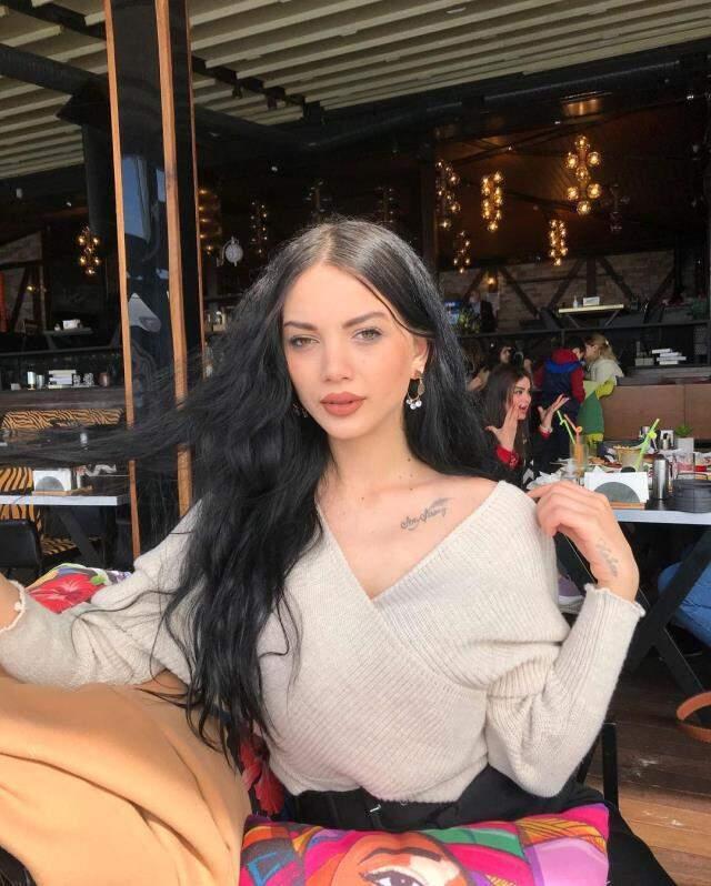 'Ölmek istemiyorum' diyerek video çeken fenomen Dilan Koç, gözyaşları içinde yardım istedi 'Ölmek istemiyorum' diyerek video çeken fenomen Dilan Koç, gözyaşları içinde yardım istedi