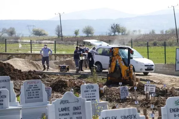 Yanlış defnedildiği için çıkarılan cenaze, bu kez gerçek ailesi tarafından toprağa verildi