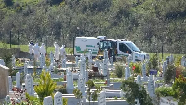 Yanlış defnedildiği için çıkarılan cenaze, bu kez gerçek ailesi tarafından toprağa verildi