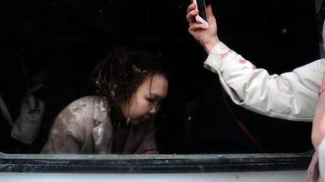 Aynı yolda iki saat arayla iki farklı otobüs devrildi: 1 ölü, 29 yaralı Aynı yolda iki saat arayla iki farklı otobüs devrildi: 1 ölü, 29 yaralı