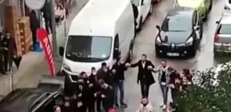 Sosyal mesafeyi hiçe sayıp maskesiz şekilde halay çektiler