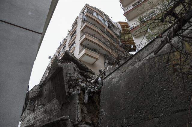 İnşaat kazısı esnasında temeli kayan apartmanla ilgili konuşan Bakan Kurum'dan sert çıkış: Tedbirleri almak zorundasınız