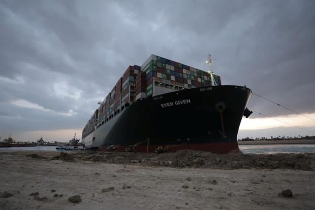 Mısır, Süveyş Kanalı'nı kapatan gemiyi tazminat alana kadar alıkoyacak
