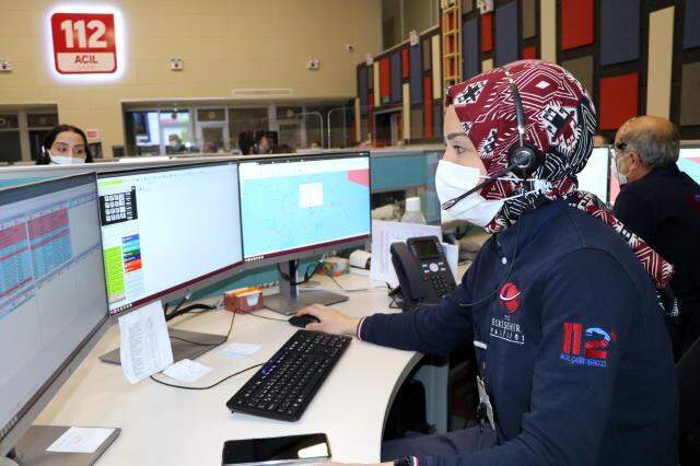 112'ye gelen çağrılar komedi filmini aratmıyor! Cinci hocaya gitmek isteyen de var sevgilisini özleyen de 112'ye gelen çağrılar komedi filmini aratmıyor! Cinci hocaya gitmek isteyen de var sevgilisini özleyen de