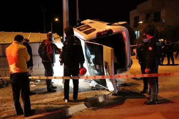 Denizli'de Hafif Ticari Araç Elektrik Paneline Asılı Kaldı!