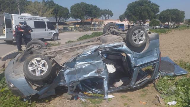 İzmir'de süt kamyonu ile hafif ticari araç çarpıştı: 3 ölü, 4 yaralı