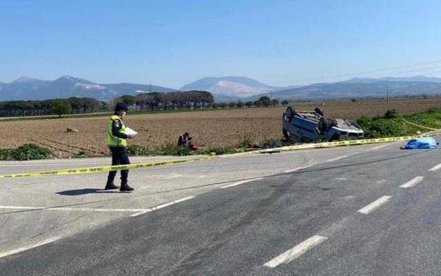 İzmir'de süt kamyonu ile hafif ticari araç çarpıştı: 3 ölü, 4 yaralı