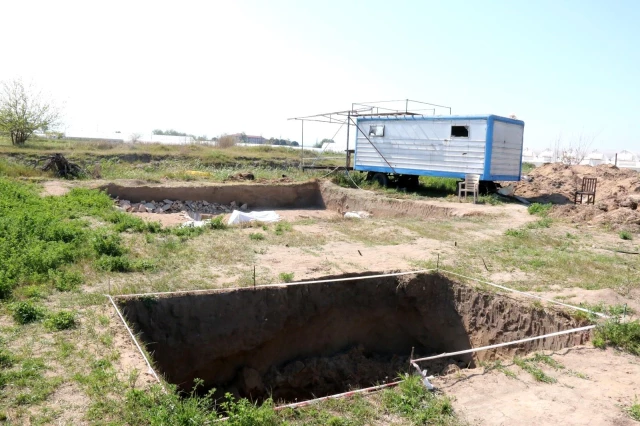 Ev yapmak için kazdıkları arazide insana ait kemikler buldular