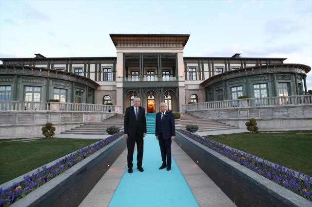 Cumhurbaşkanı Erdoğan'la MHP lideri Bahçeli, Özbek Otağı'nda iftar yaptı