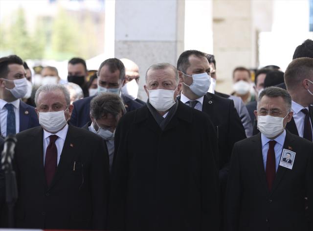 Yıldırım Akbulut'un cenazesinde dikkat çeken olay! Erdoğan, Kılıçdaroğlu'na selam vermeden geçti