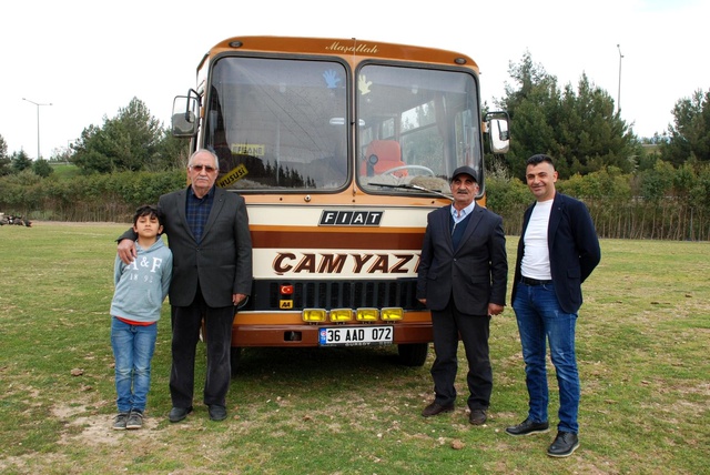 Ekmek teknelerini 30 yıl sonra karşılarında görünce gözyaşlarını tutamadılar Ekmek teknelerini 30 yıl sonra karşılarında görünce gözyaşlarını tutamadılar