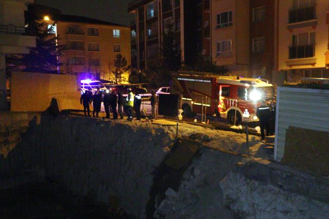 Temelinde toprak kayması oluşan Saadet Aparmanı tahliye edildi