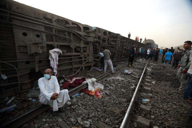 Mısır'da trenin raydan çıkarak devrilmesi sonucunda 11 kişi öldü, 98 kişi de yaralandı