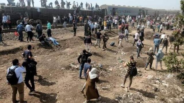 Mısır'da trenin raydan çıkarak devrilmesi sonucunda 100'den fazla kişi yaralandı