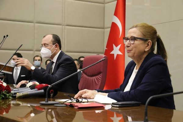 Ticaret Bakanı Mehmet Muş, devir teslim töreninin ardından görevine başladı