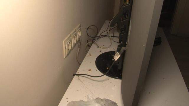 İSTANBUL-ELEKTRİK VOLTAJI YÜKSEK GELİNCE 5 APARTMANDAKİ TÜM ELEKTRONİK CİHAZLAR BOZULDU İSTANBUL-ELEKTRİK VOLTAJI YÜKSEK GELİNCE 5 APARTMANDAKİ TÜM ELEKTRONİK CİHAZLAR BOZULDU