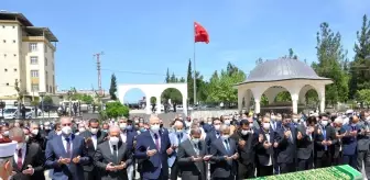 Şamil Tayyar'ın babası dualarla son yolculuğuna uğurlandı