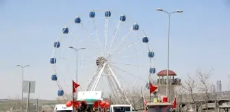 23 Nisan coşkusu Gölbaşı'nda balkonlara sığmadı