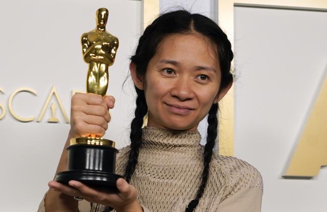 Oscar kazanan Nomadland filminin yönetmeni Chloé Zhao, ülkesi Çin'de sansüre uğradı