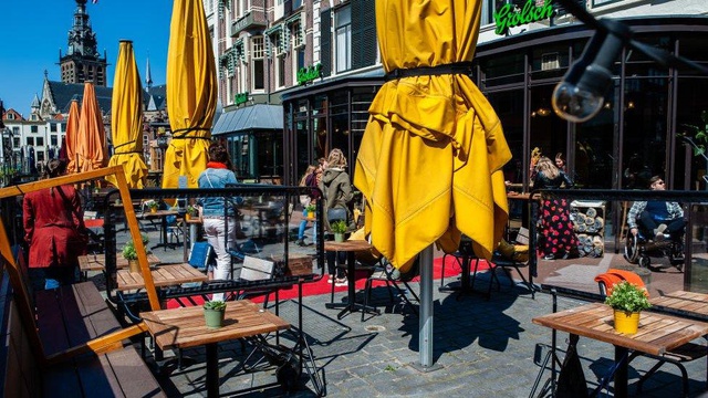 Covid: Hollanda'da koronavirüs önlemleri itirazlara rağmen gevşetildi, halka hırsızlık uyarısı yapıldı
