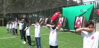 Yaptıkları ilkel oklarla oynarken olacakları tahmin bile edemezlerdi
