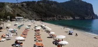 Alanya'da tarihi sessizlikte sahiller turistlere kaldı