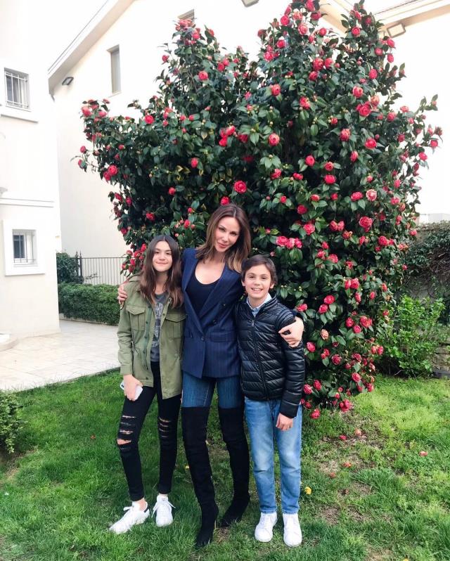 Demet Şener, 15 yaşındaki kızıyla pozunu paylaştı her gören aynı yorumu yaptı: Sanki annesi değil ablası