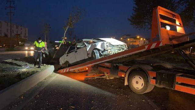 Alkollü sürücü ortalığı yıktı geçti: 2 yaralı Alkollü sürücü ortalığı yıktı geçti: 2 yaralı