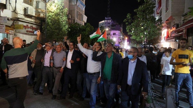 Filistin lideri Mahmud Abbas, 15 yıl aradan sonra yapılacak seçimlerin ertelendiğini açıkladı