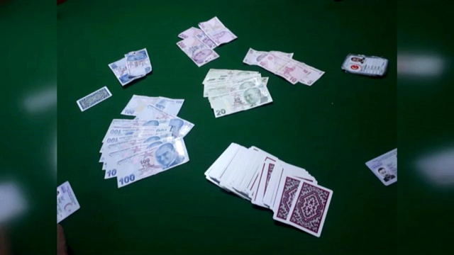 Kartal'da tam kapanma sonrası kumarhane baskını:9 kişiye ağır ceza Kartal'da tam kapanma sonrası kumarhane baskını:9 kişiye ağır ceza