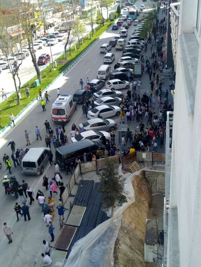 Kütahya'da 'omuz atma' kavgası can aldı:17 Yaşındaki genç hayatını kaybetti