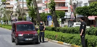 Alanya'da polis ekiplerinden sıkı 'tam kapanma' denetimi