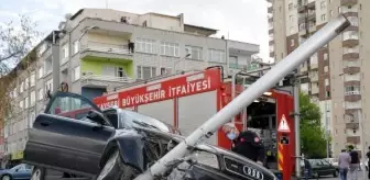 Kayseri'de iki otomobilin çarpıştığı kaza kamerada; 3 yaralı
