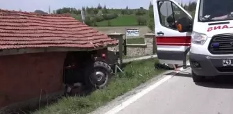 Traktörün ahır duvarına çarpması sonucu 2 kişi yaralandı