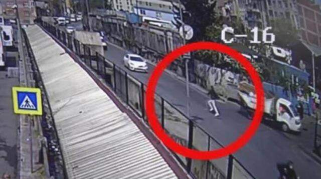 İstanbul'da plastik patlayıcı ele geçirilmesine ilişkin gözaltına alınan 3 şüpheli tutuklandı İstanbul'da plastik patlayıcı ele geçirilmesine ilişkin gözaltına alınan 3 şüpheli tutuklandı