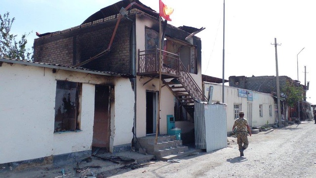 Kırgızistan-Tacikistan çatışmasının yarattığı yıkım görüntülendi