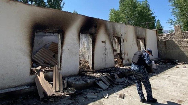Kırgızistan-Tacikistan çatışmasının yarattığı yıkım görüntülendi