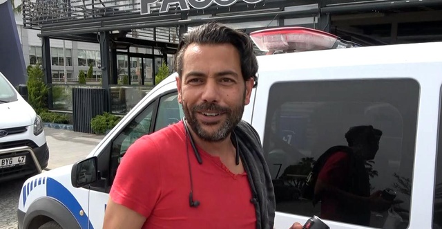 Kısıtlamada sokakta yakalanıp ceza yiyince, polislerin elini öpmek istedi Kısıtlamada sokakta yakalanıp ceza yiyince, polislerin elini öpmek istedi