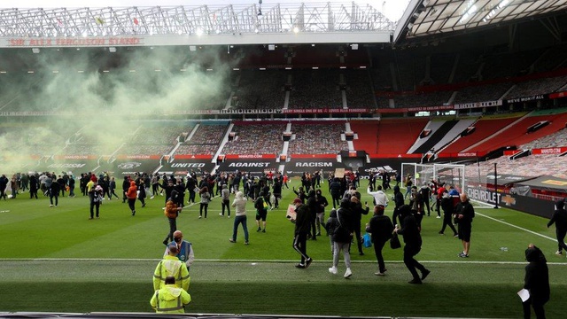 Manchester United protestoları: 16 yıldır biriken tepkiler açığa çıktı