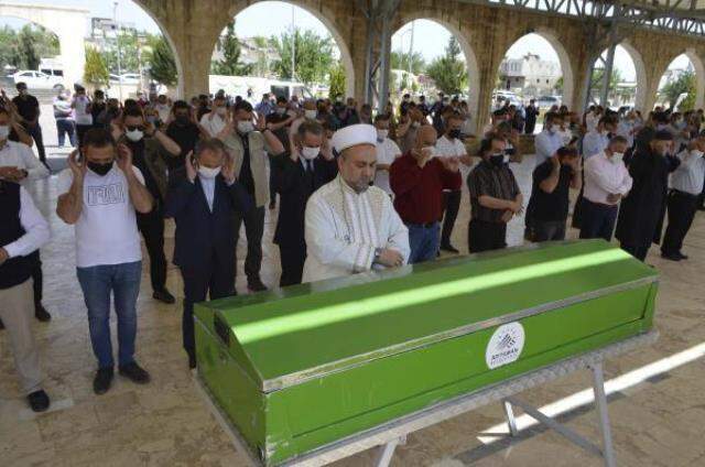 3 yıl önce 'öldü' söylentisi yayılan muhtar, yardım kolisi götürürken hayatını kaybetti 3 yıl önce 'öldü' söylentisi yayılan muhtar, yardım kolisi götürürken hayatını kaybetti