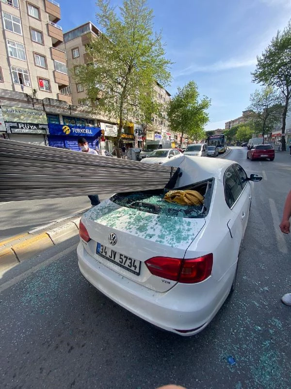 Çekmeköy'de demir çubuklar otomobile saplandı; 3 kişi ölümden döndü
