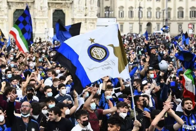 İtalya'da Covid: 30 bin Inter taraftarının Milano sokaklarındaki kutlamaları kaygı yarattı, 'biyolojik bomba' yorumu yapıldı