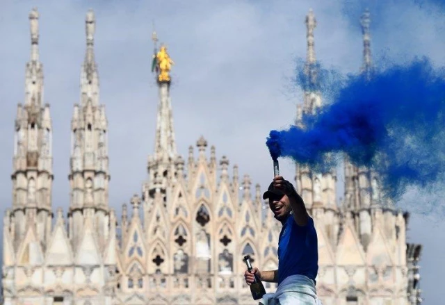 İtalya'da Covid: 30 bin Inter taraftarının Milano sokaklarındaki kutlamaları kaygı yarattı, 'biyolojik bomba' yorumu yapıldı