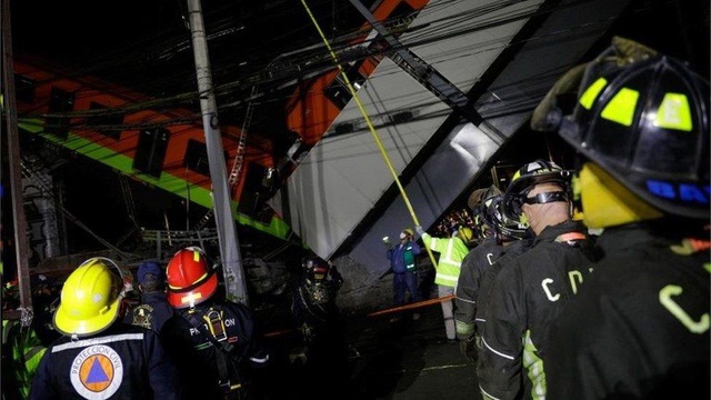 Meksika'da metro üst geçidi çöktü: En az 23 ölü