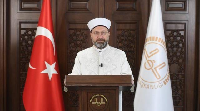 Diyanet İşleri Başkanı ErbaşGeçtiğimiz gün İstanbul Üsküdar'da camiye girmek isteyen kadın ve orada bulunan na dahil oldu: Camilerimiz herkese açıktır